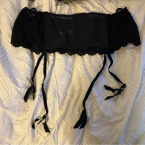 Cacique Black Lace Garter Belt - Picture 3 of 6